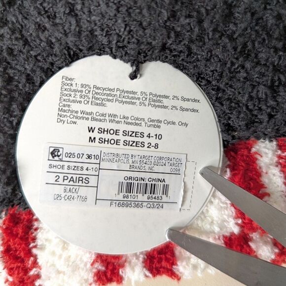 Sweet Socks 2 Pr. Recycled Polyester Black Red  Fuzzy Bed Socks Size 4-10 - Picture 7 of 7